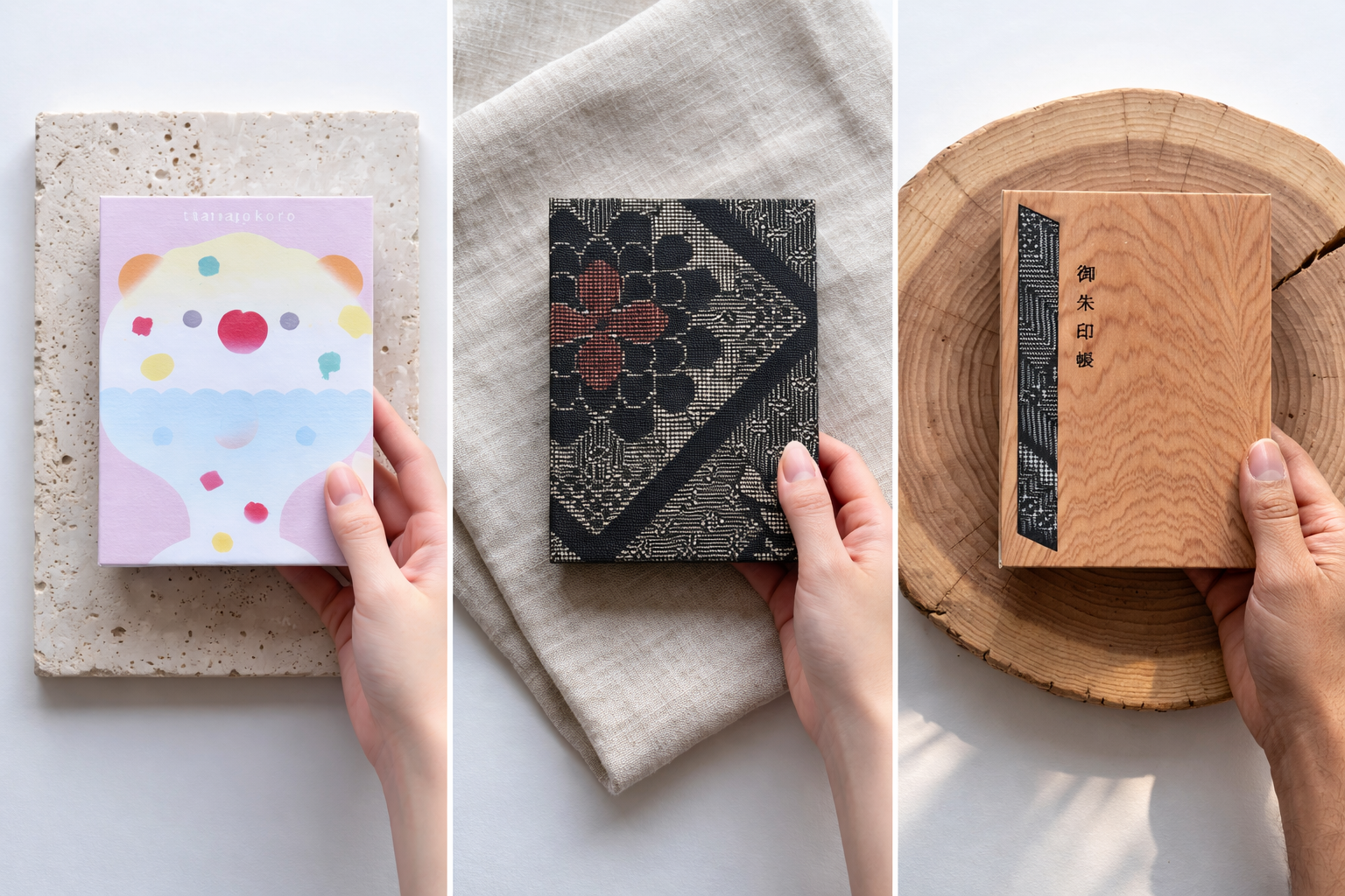 掌御朱印帳を手に持つ